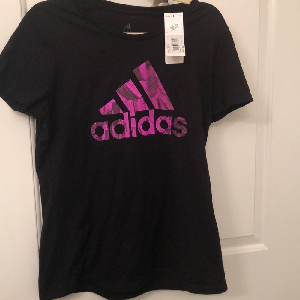Adidad tshirt
